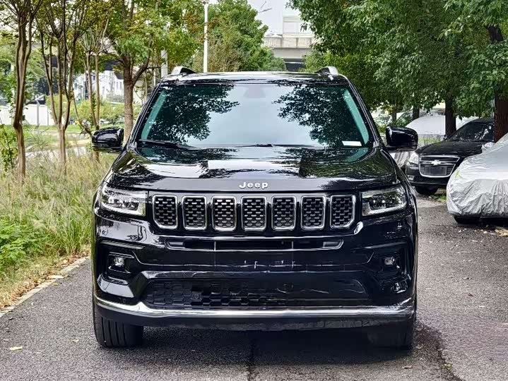 Фото 2 - Jeep Grand Commander