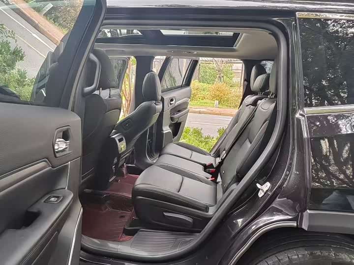 Фото 5 - Jeep Grand Commander