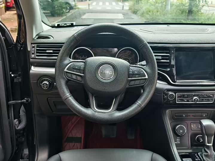 Фото 6 - Jeep Grand Commander