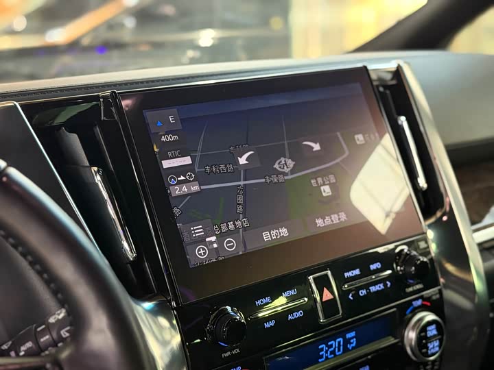 Фото 10 - Toyota Vellfire