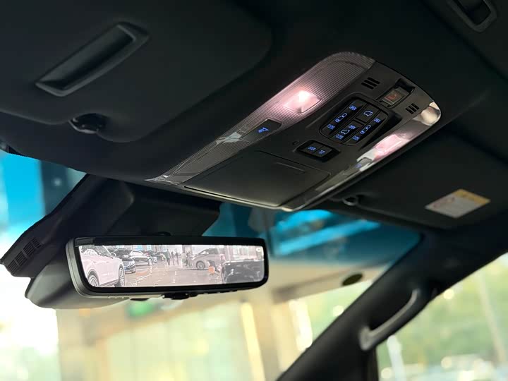 Фото 11 - Toyota Vellfire