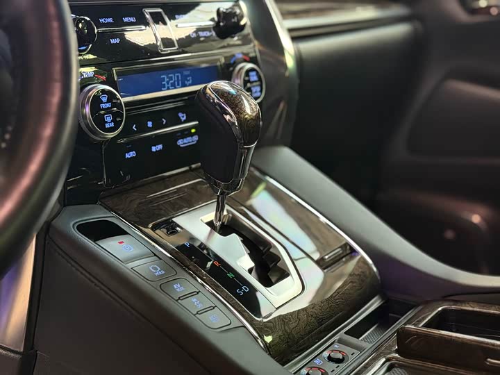 Фото 12 - Toyota Vellfire