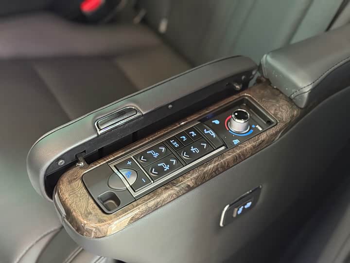 Фото 13 - Toyota Vellfire