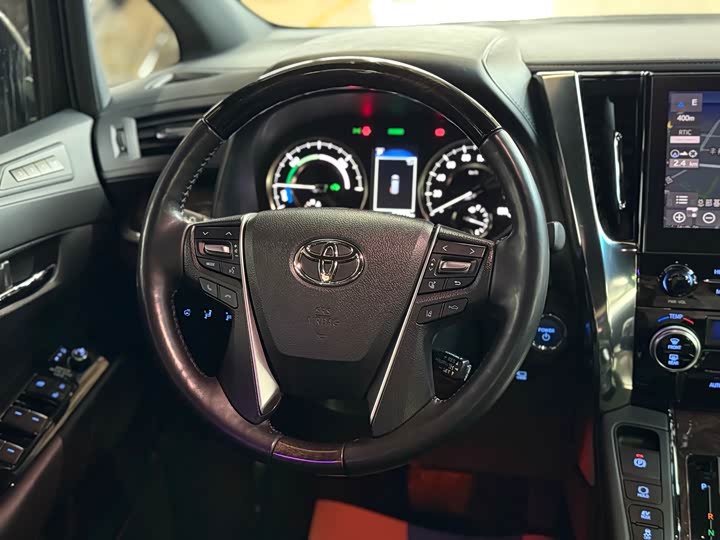 Фото 14 - Toyota Vellfire