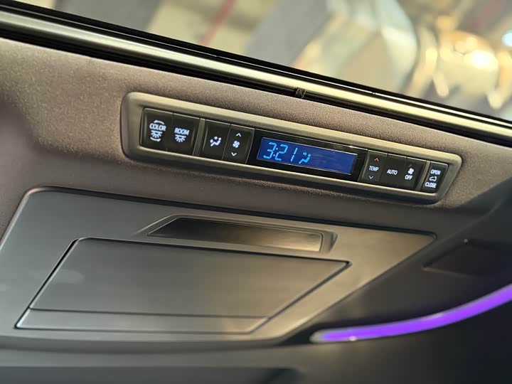 Фото 17 - Toyota Vellfire