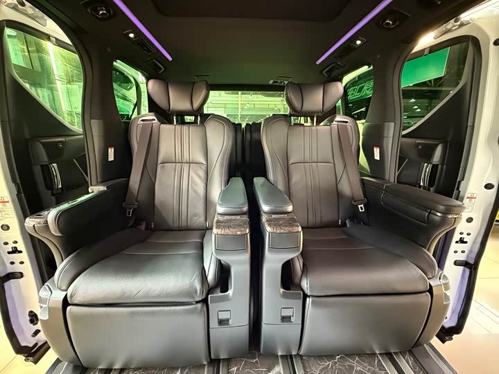 Фото 23 - Toyota Vellfire