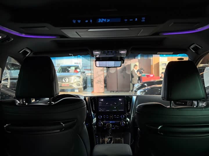 Фото 24 - Toyota Vellfire