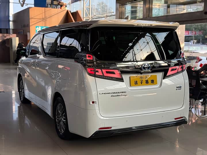 Фото 26 - Toyota Vellfire