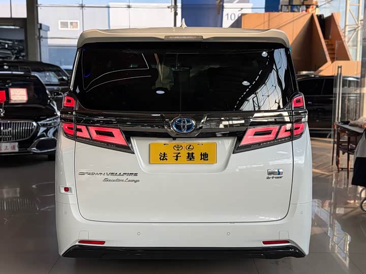 Фото 27 - Toyota Vellfire