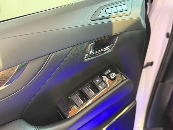 Фото 7 - Toyota Vellfire