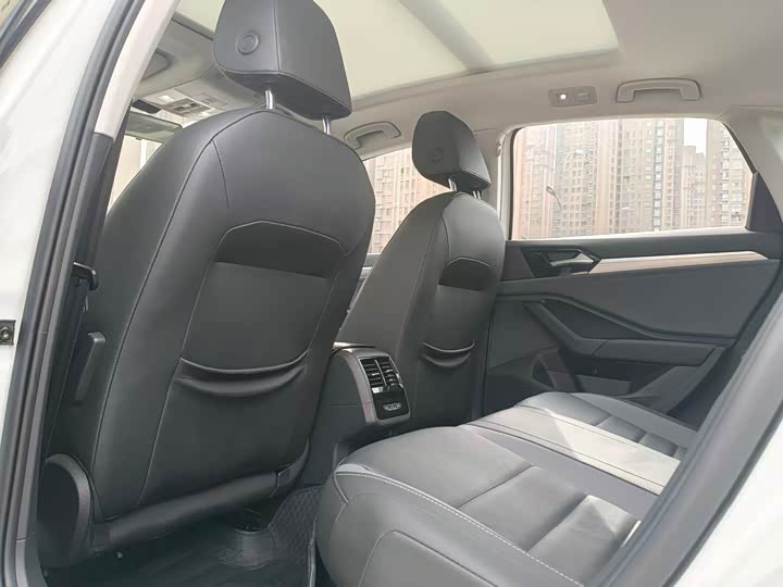 Фото 6 - Volkswagen Sagitar L