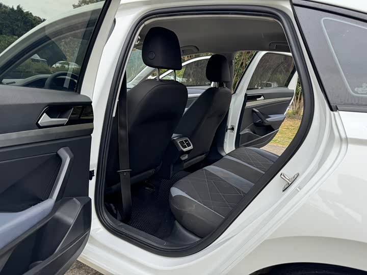 Фото 11 - Volkswagen Lavida