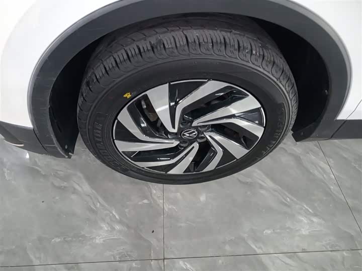 Фото 23 - Volkswagen Tiguan L Pro