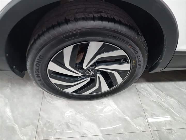 Фото 26 - Volkswagen Tiguan L Pro