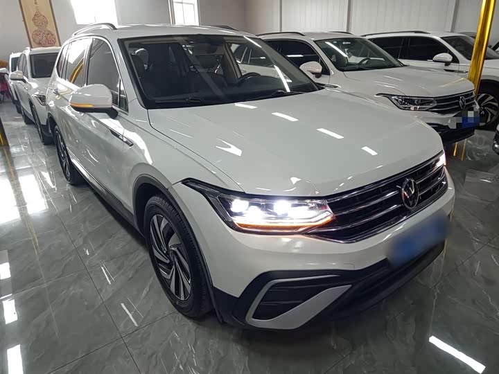 Фото 4 - Volkswagen Tiguan L Pro