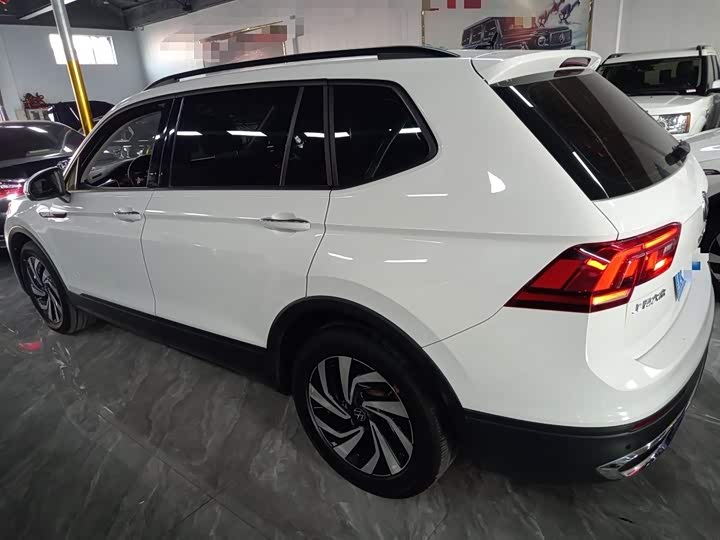 Фото 5 - Volkswagen Tiguan L Pro