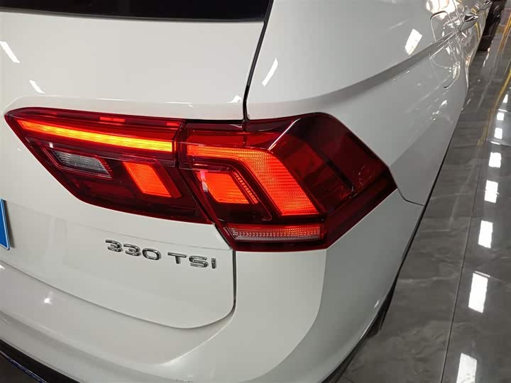 Фото 8 - Volkswagen Tiguan L Pro