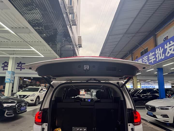 Фото 25 - GAC Trumpchi M8