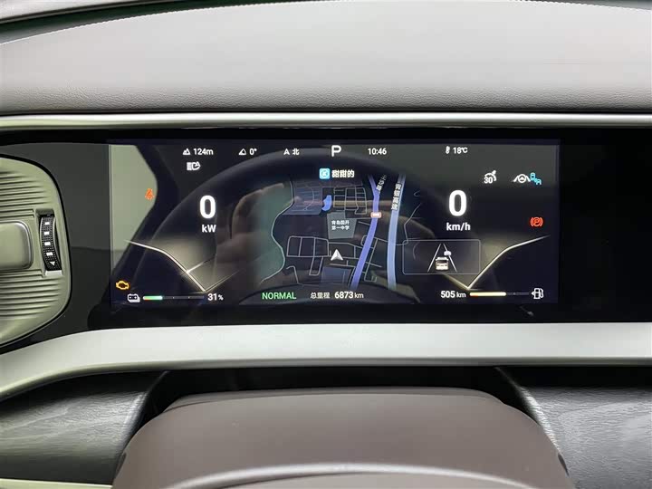 Фото 19 - Denza D9