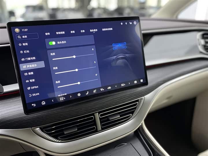 Фото 22 - Denza D9