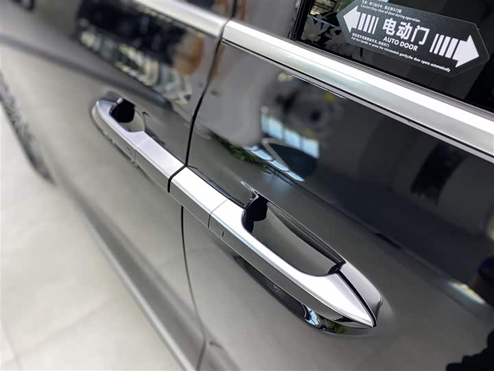 Фото 35 - Denza D9