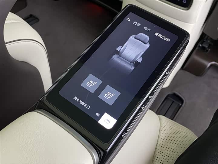 Фото 9 - Denza D9