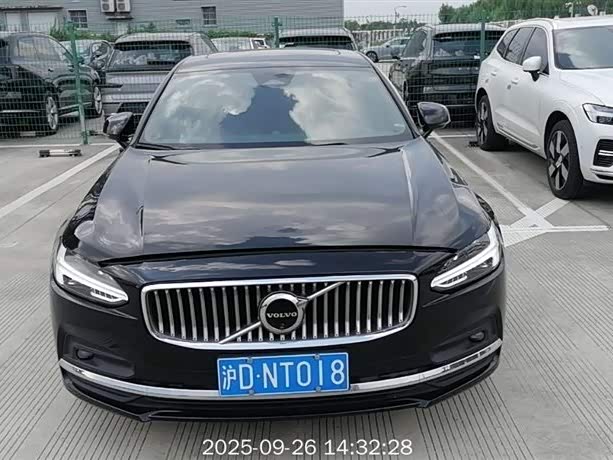 Фото 2 - Volvo S90