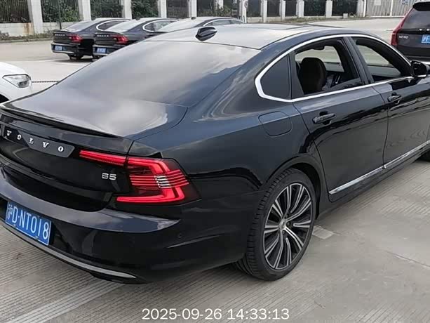 Фото 4 - Volvo S90