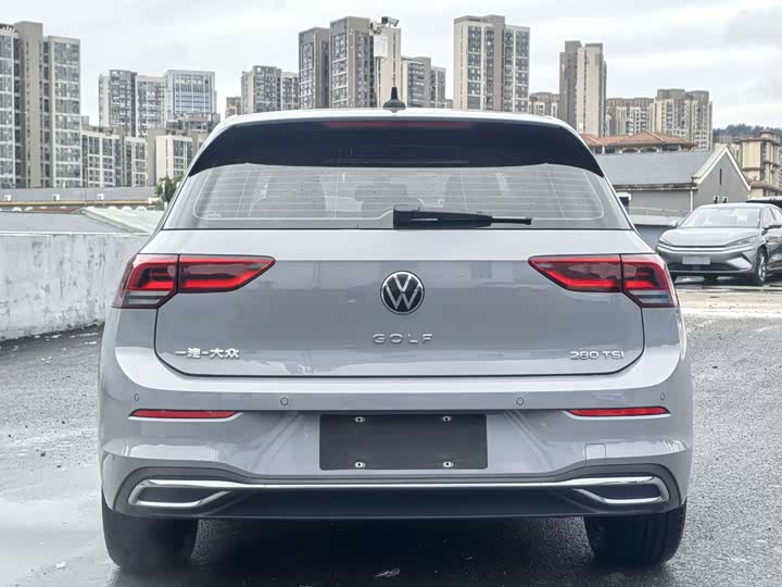 Фото 10 - Volkswagen Golf