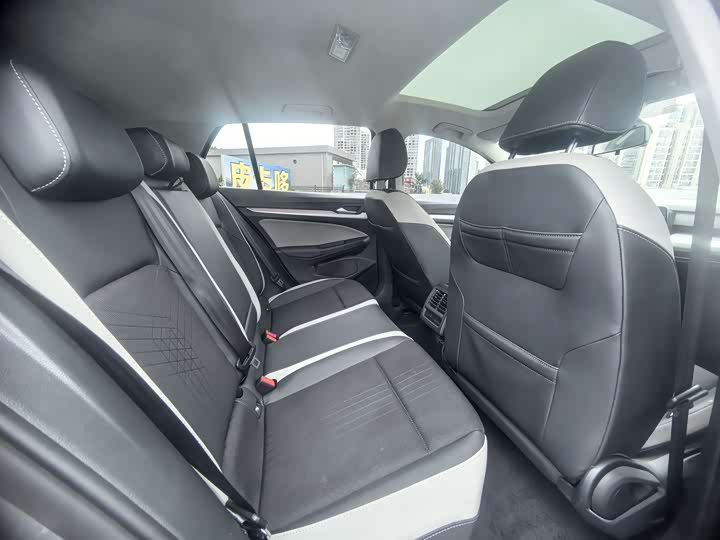 Фото 7 - Volkswagen Golf