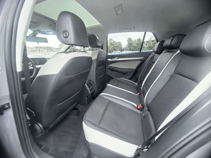 Фото 8 - Volkswagen Golf