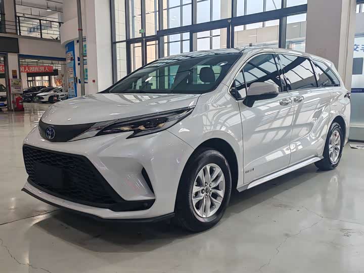 Фото 1 - Toyota Granvia