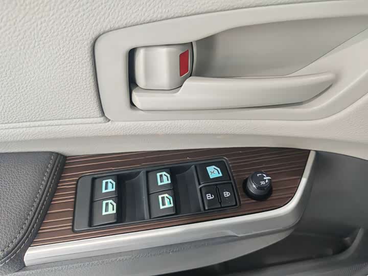 Фото 13 - Toyota Granvia