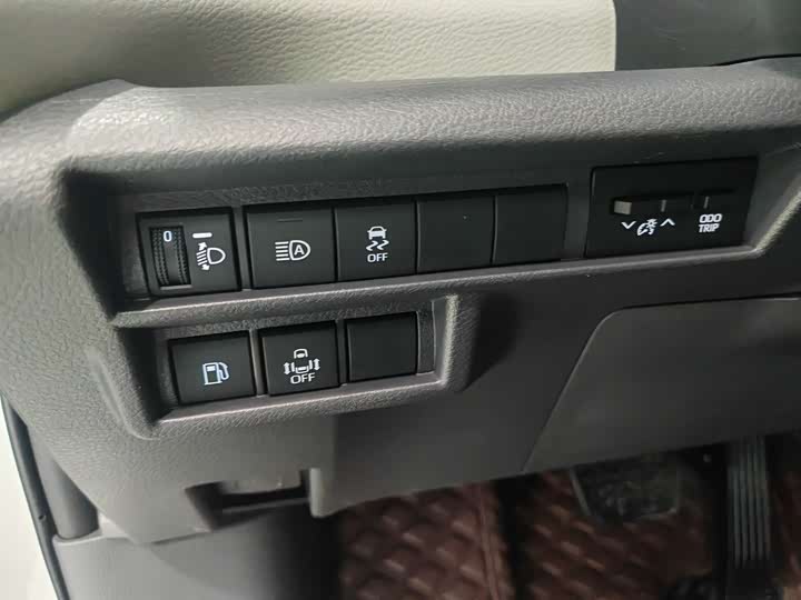 Фото 14 - Toyota Granvia