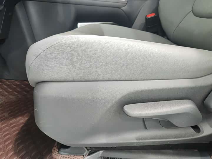 Фото 15 - Toyota Granvia