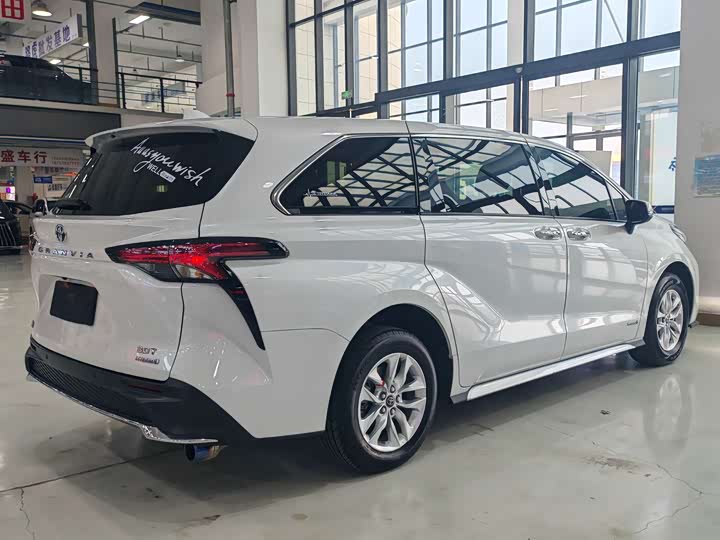 Фото 21 - Toyota Granvia