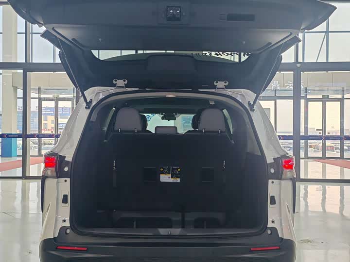 Фото 22 - Toyota Granvia