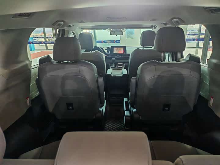 Фото 24 - Toyota Granvia