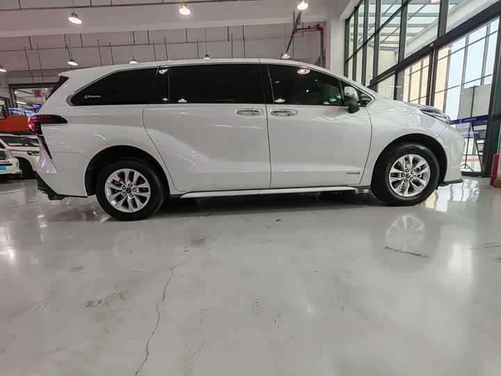 Фото 26 - Toyota Granvia