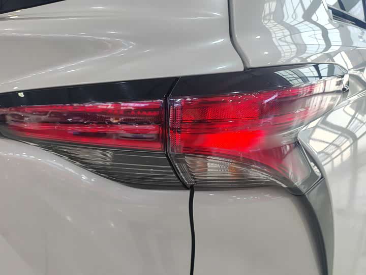 Фото 29 - Toyota Granvia