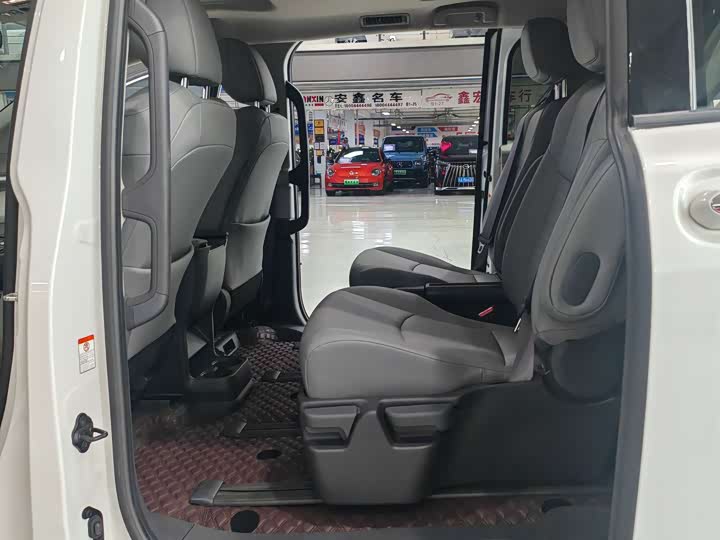 Фото 5 - Toyota Granvia