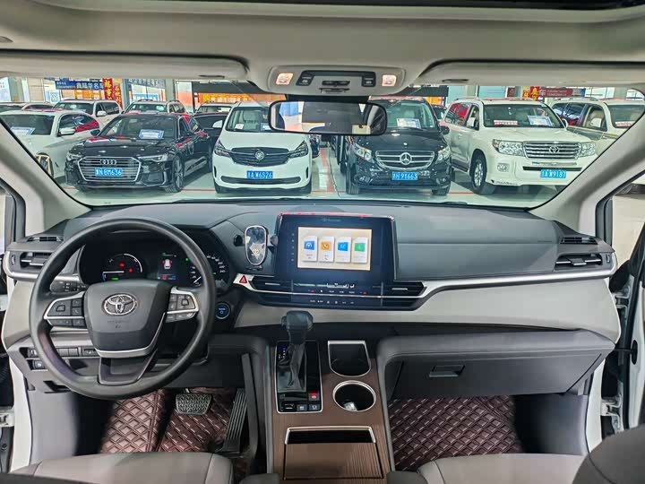 Фото 6 - Toyota Granvia