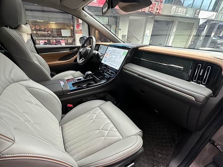 Фото 5 - GAC Trumpchi M8