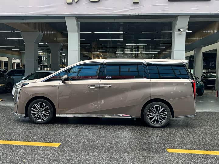 Фото 9 - GAC Trumpchi M8