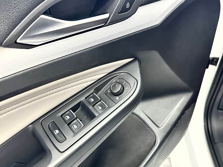 Фото 16 - Volkswagen Golf