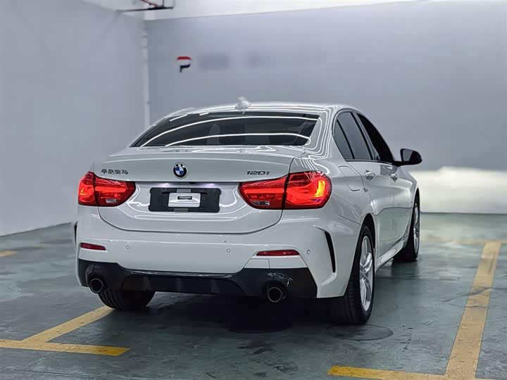 Фото 10 - BMW 1 Series