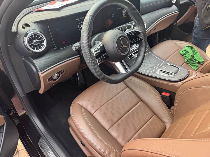 Фото 11 - Mercedes-Benz E-Class