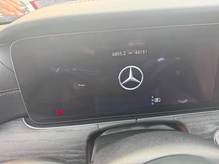 Фото 13 - Mercedes-Benz E-Class