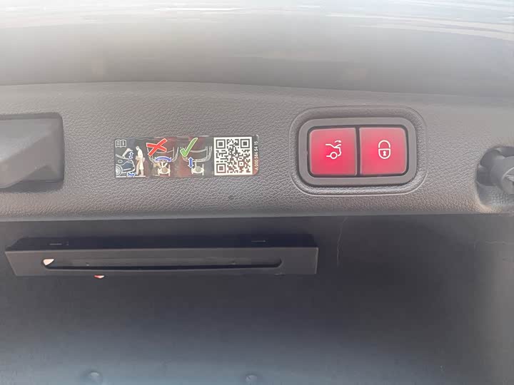 Фото 14 - Mercedes-Benz E-Class