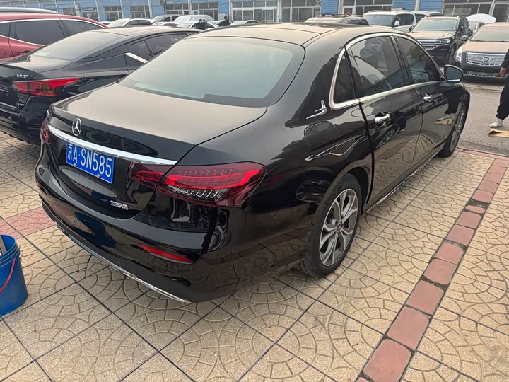 Фото 15 - Mercedes-Benz E-Class